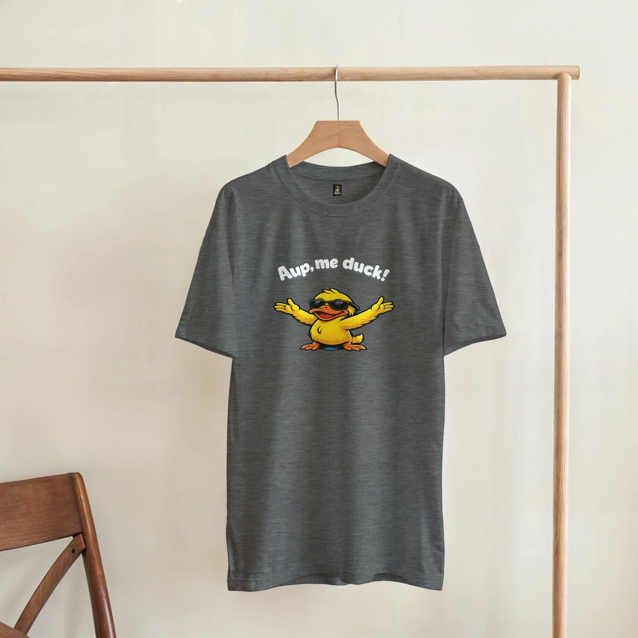 Unisex dark gray crewneck T-shirt with duck graphic and 'Aup, me duck!' print